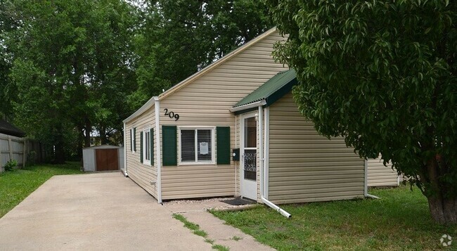 Building Photo - 209 N Holly Ave Rental