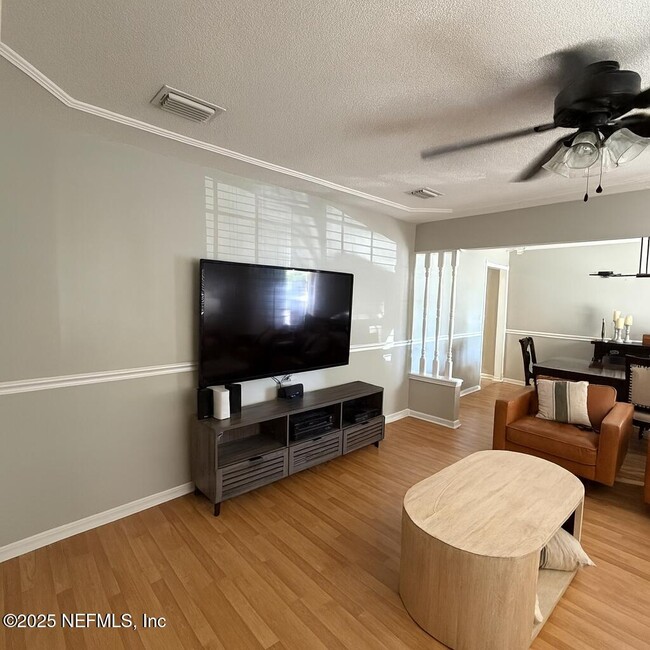 Photo - 3671 Red Oak Cir W