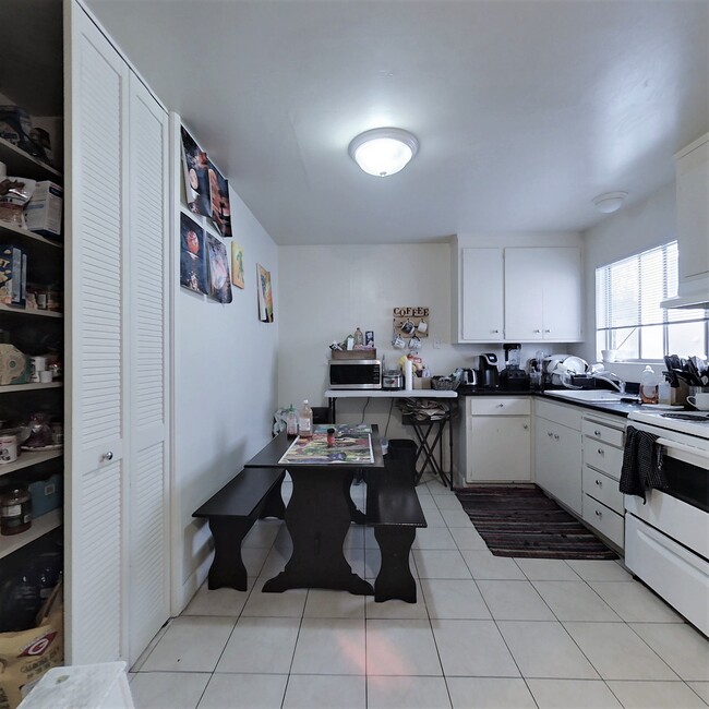 Photo - 2525 Benvenue Ave Unidad 2