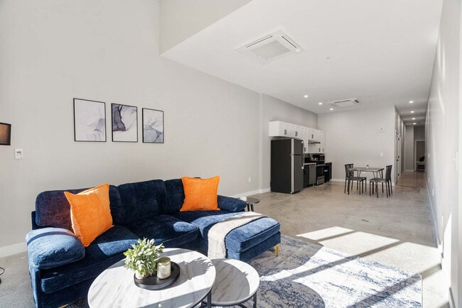 Photo - 205 W 4th St Unidad ID1465694P