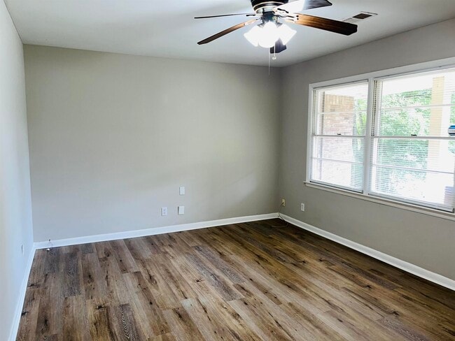 Photo - 943 Parkstone Dr