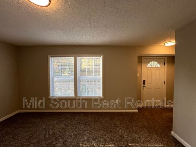 Photo - 3180 Aden St