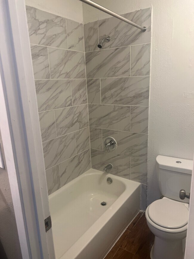 Parc Lake / Bay Shore Village Apartments Lewisville, TX