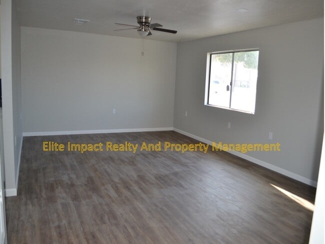 Photo - 420 E Flores St