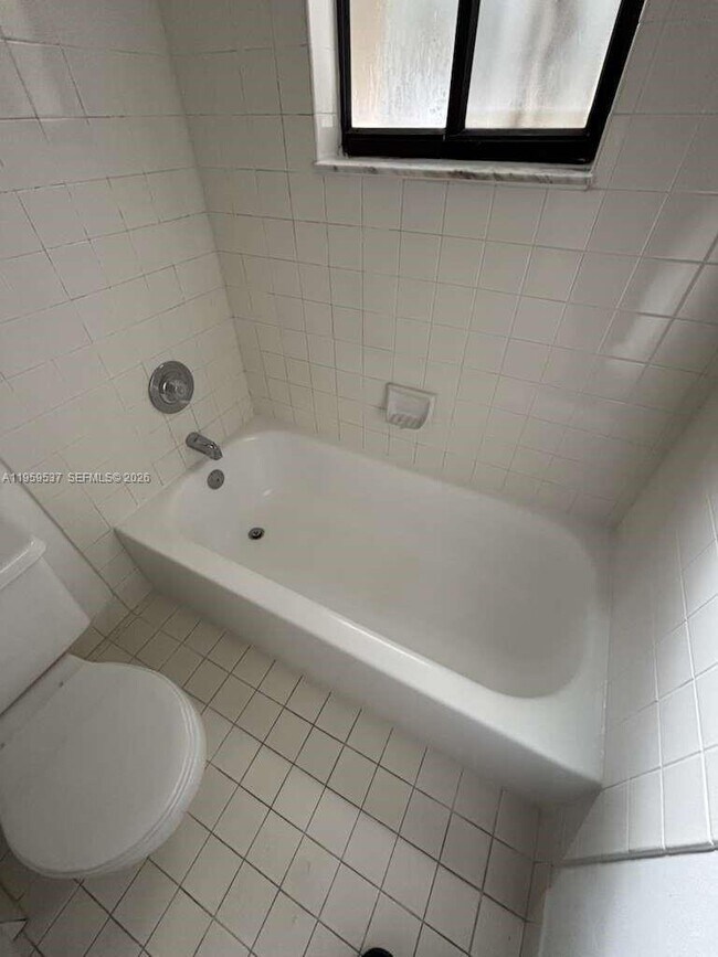 Photo - 613 NE 5th St Unidad 0