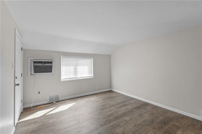 Photo - 6812 Grand Ave