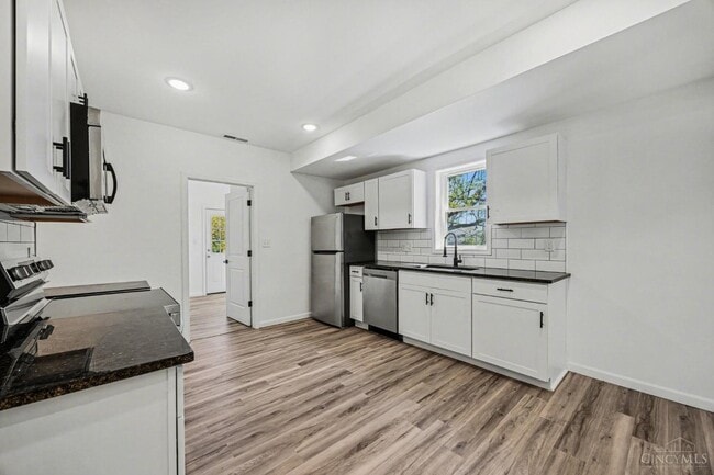 Photo - 270 Wortman St