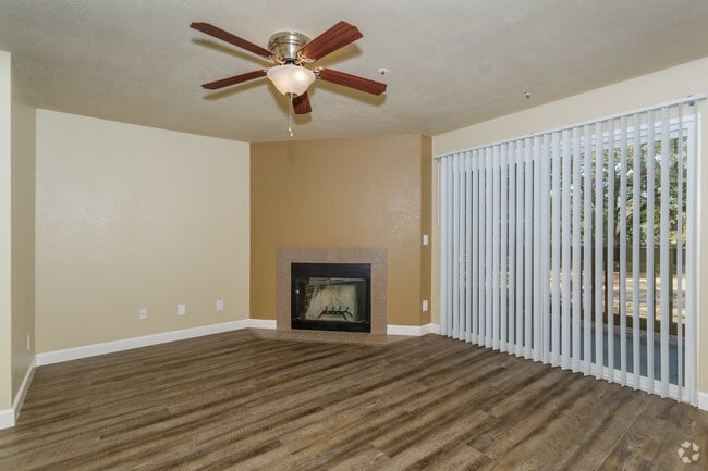 1BR, 1BA - 720 SF