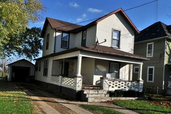 Building Photo - Spacious 3 Bedroom and 1.5 Bath Rental