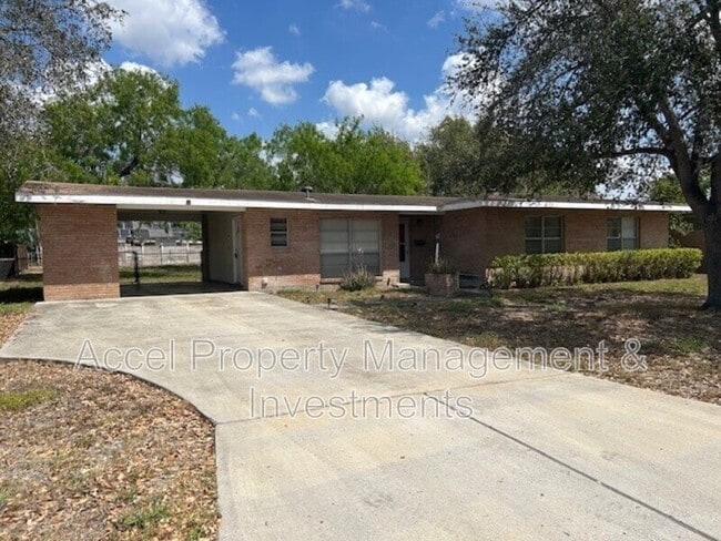 Building Photo - 1222 W Esperanza Ave