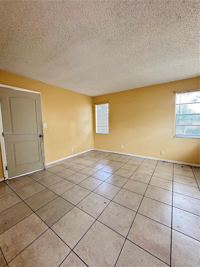 Photo - 95 NE 41st St Unidad M189