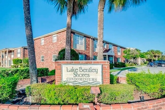 Lake Bentley Shores - Lake front 3bd/2ba upstairs unit available now!