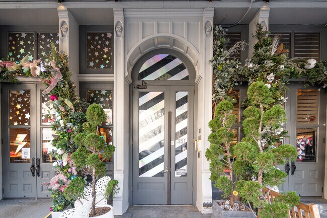Entrance - 349-351 Greenwich St