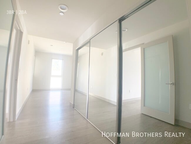 Photo - 3714 Kelton Ave Unidad 304