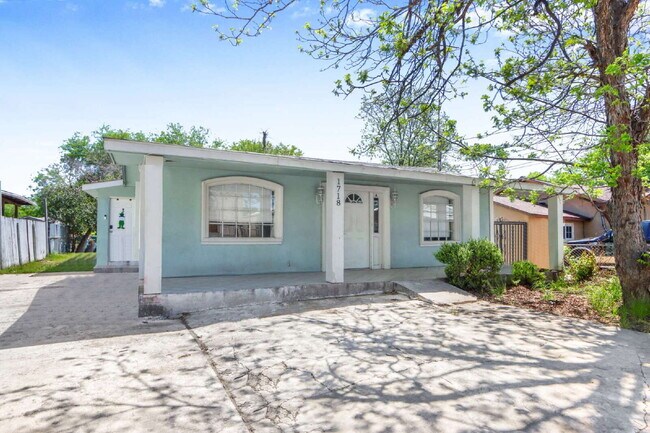 "Charming 2-Bed Duplex Retreat with Full Bath on Commercial Avenue – 842 Sq Ft of Cozy Living in ...