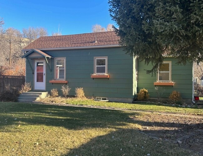 Building Photo - Two beds. One bath. Zero stress.