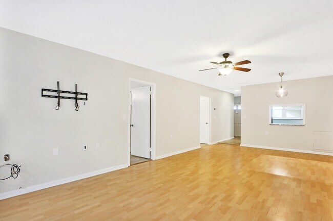 Photo - 1900 S Kanner Hwy Unit 3-202