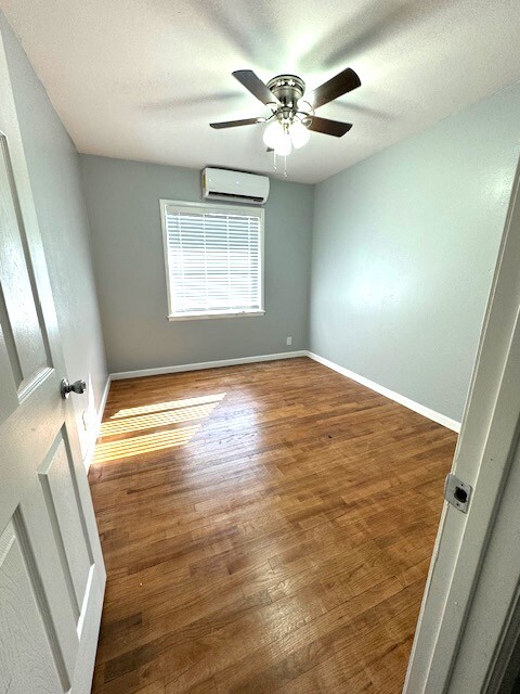 Photo - 2293 Baywood