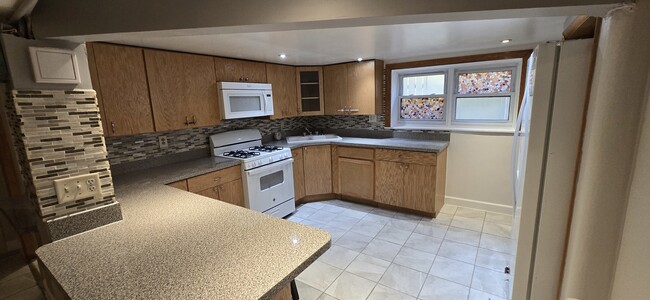 Photo - 5135 W Roscoe St