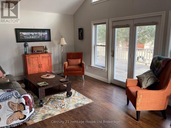 Photo - 42 Potters Rd N