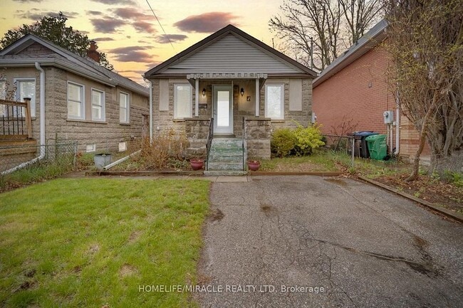 Building Photo - 48 Park St W