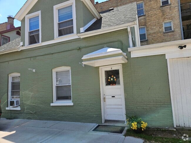 Building Photo - 7328 N Honore St Rental