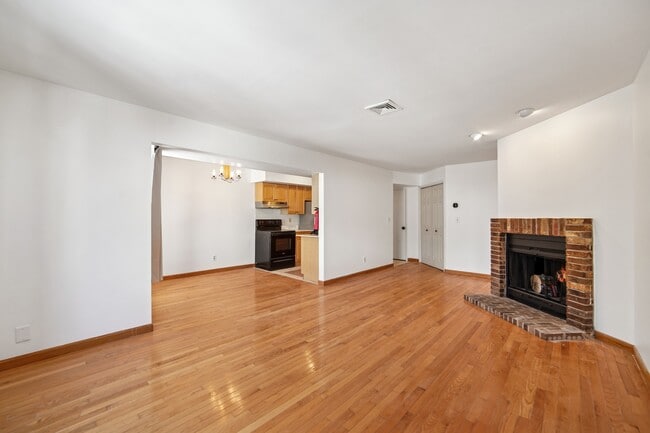 Photo - 1491 John St Unit # 10