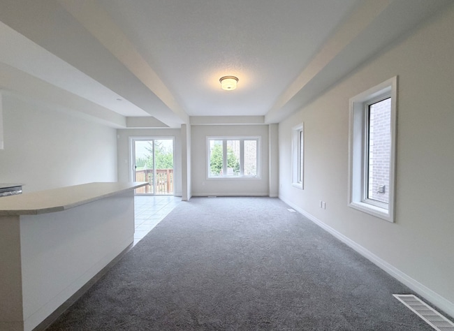 Photo - 660 Colborne St W
