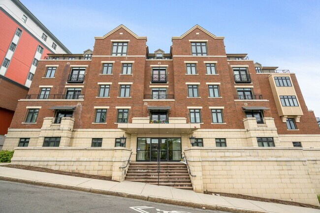 Building Photo - 1501 Commonwealth Ave Unit 103