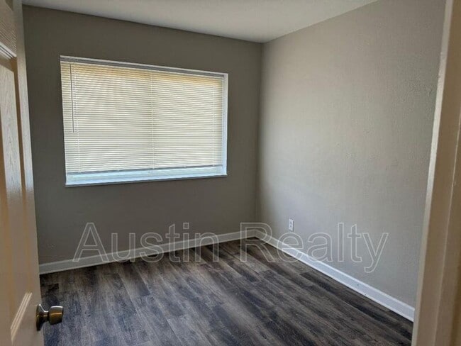 Photo - 8025 Gravois Rd