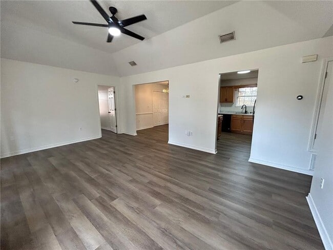 Photo - 112 Cluster Oaks Ct