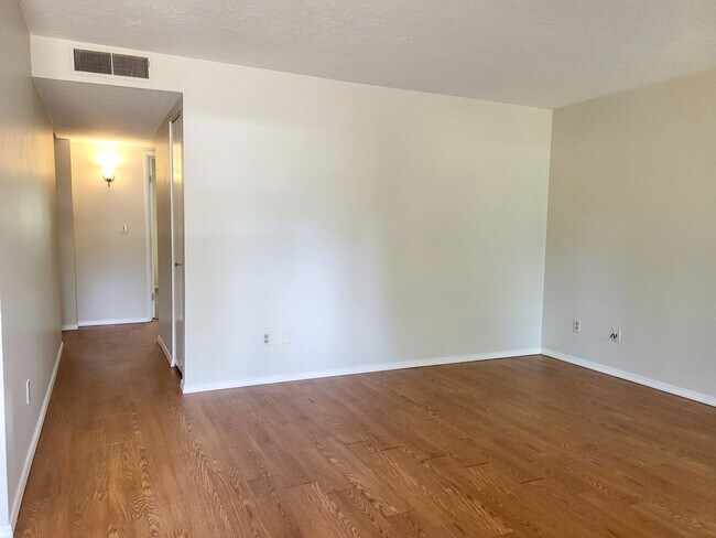 Photo - 20TH6810-20 Unit 6820