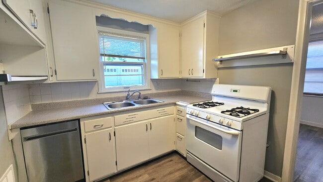 Photo - "Charming Edina Duplex Retreat: Cozy 1-Bath Gem with 1149 Sq Ft of Comfort!"