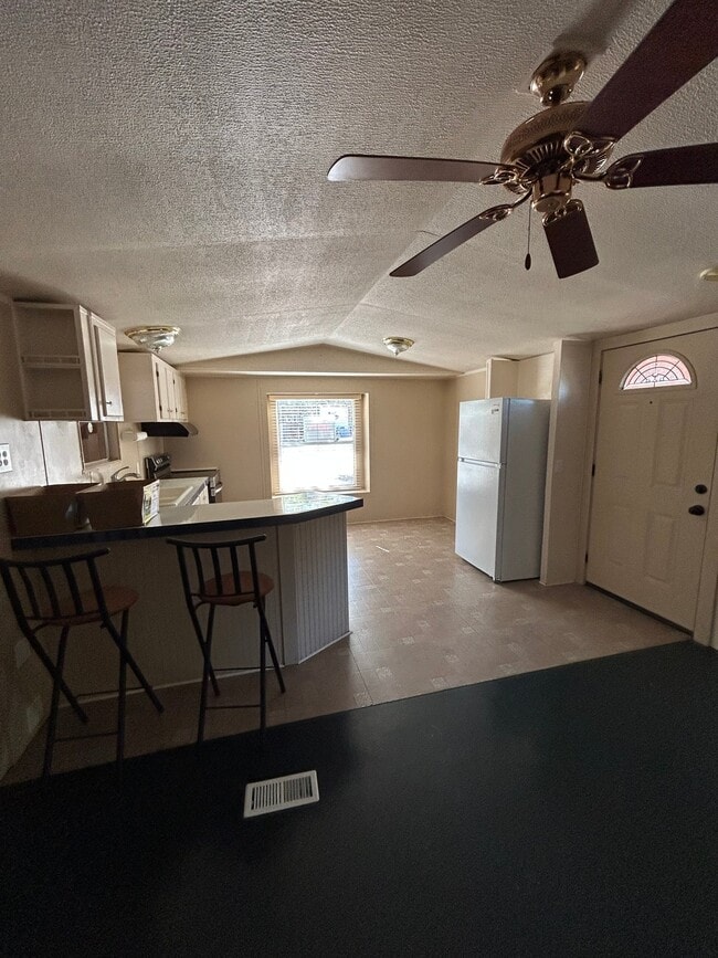 703 Driftwood Ln