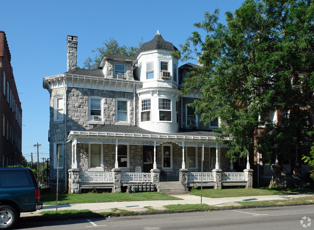 Photo - 824 W Main St