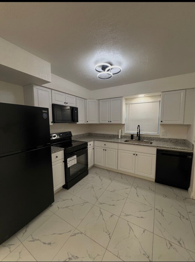 Photo - 590 Ave H SE