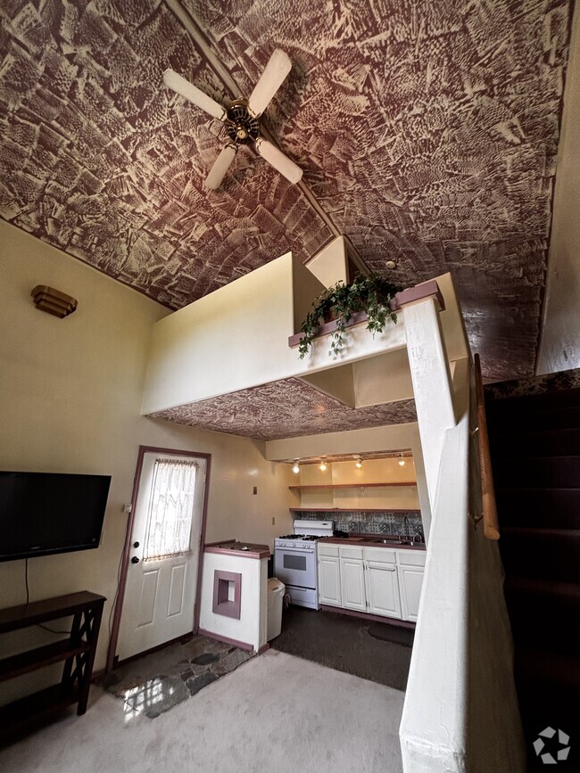 Loft Style Cottage - 3951 Stevensville River Rd Rental