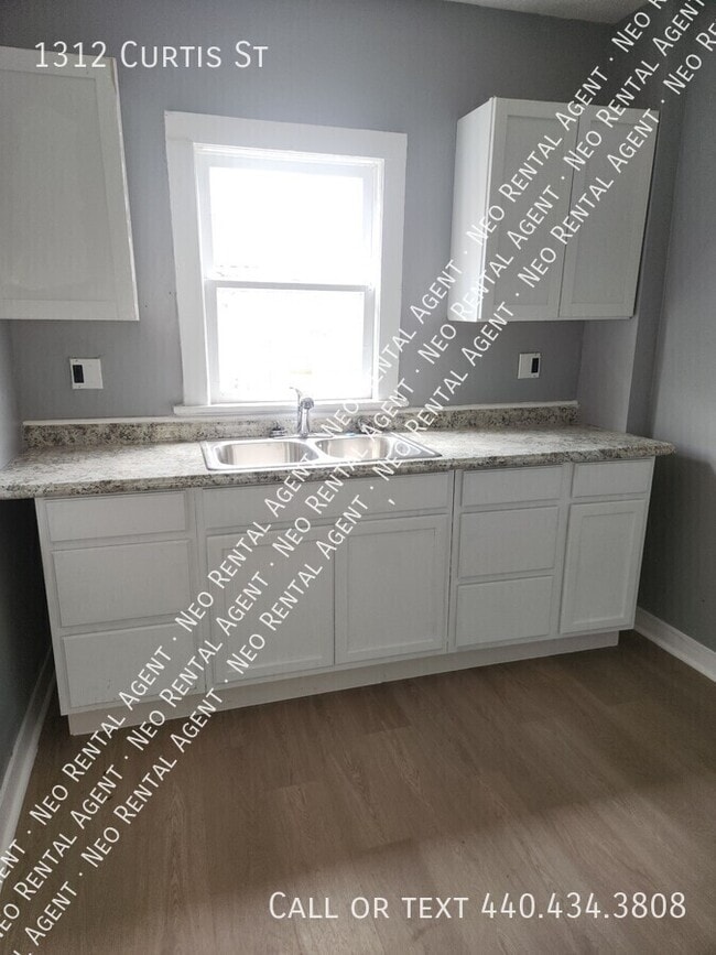 Photo - 1312 Curtis St