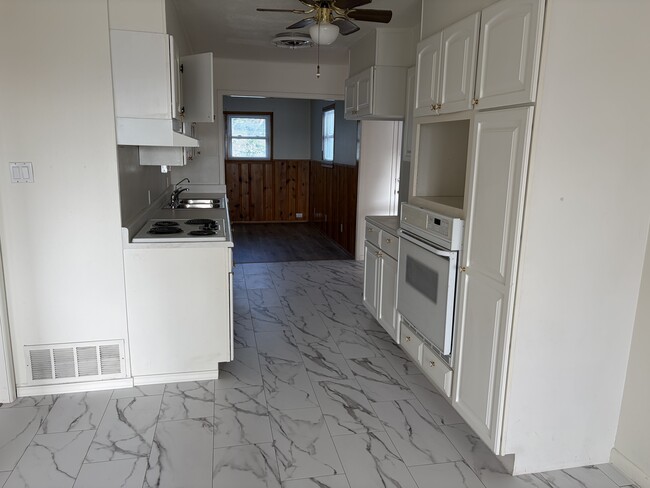 Photo - 604 Steakley St