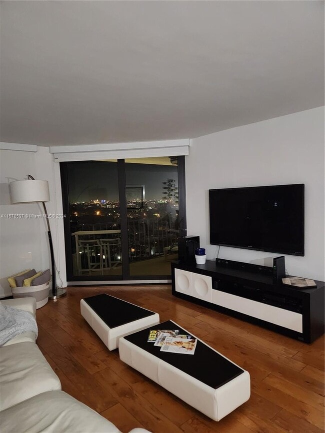 Photo - 1901 Brickell Ave