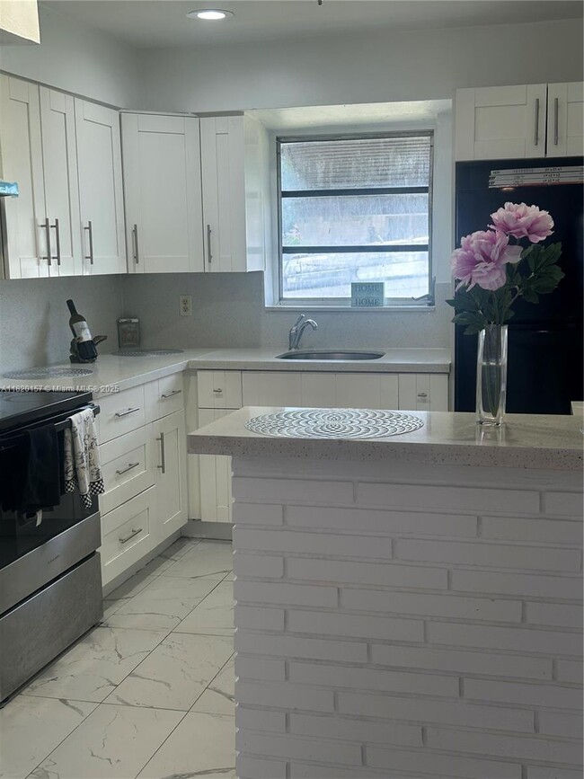 Photo - 3 bedroom in Hollywood FL 33020