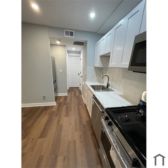 Building Photo - 1926 Naylor Rd SE Unit 1926 Naylor Rd #1