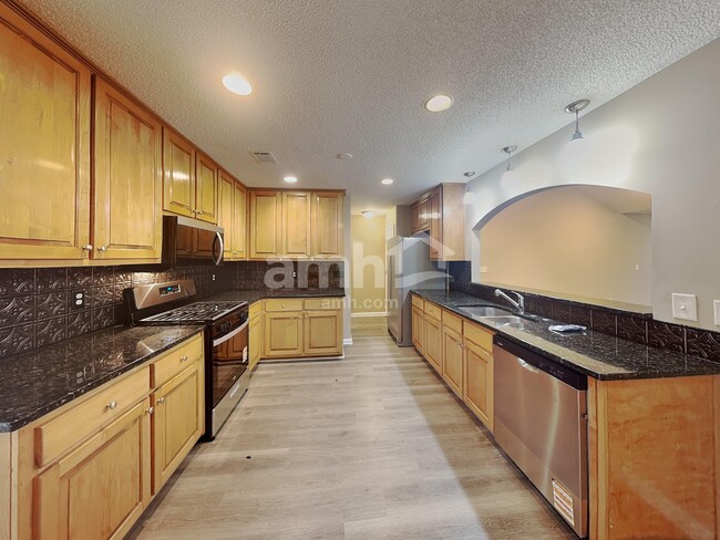 Photo - 2075 Reserve Pky