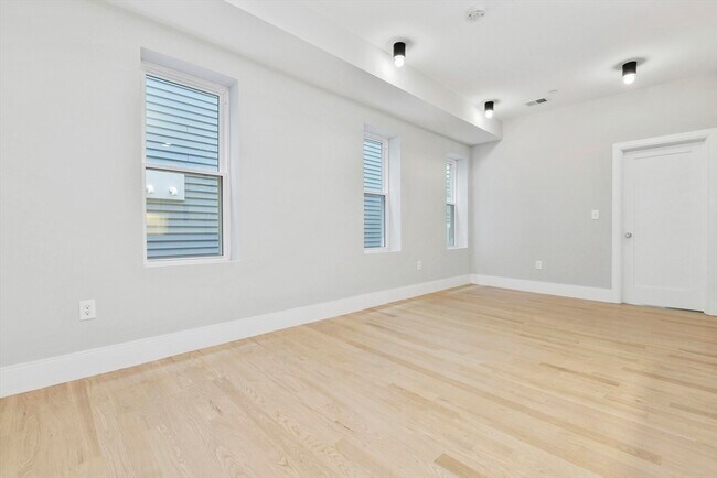 Photo - 184 Paris St Apartamentos Unidad 1