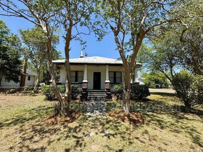 Building Photo - 101 Forrest Ave