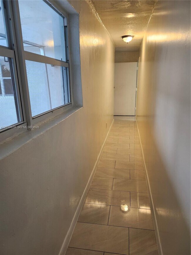 Photo - 551 NE 139th St