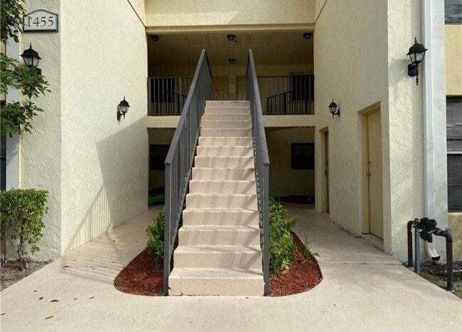 Building Photo - 1455 Lake Crystal Dr Unit H