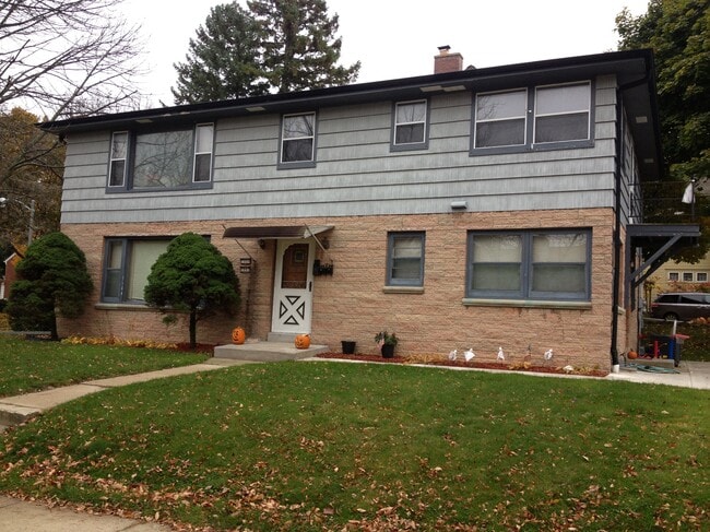 Building Photo - 7009 W Lloyd St