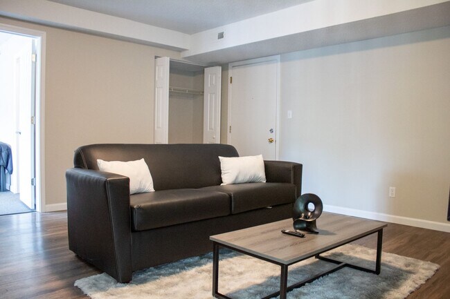 402 N Gregory