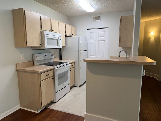 Photo - Updated Apartment in Plantation Point